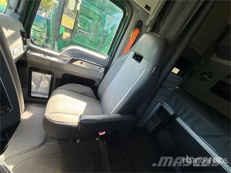 Mack Anthem AN64T 6x4 T/A Sleeper Truck Tractor Седельные тягачи
