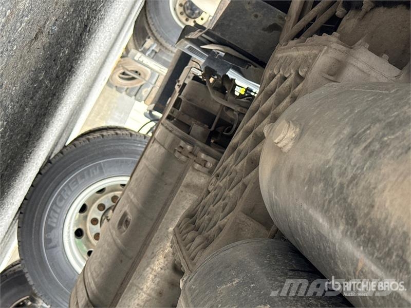 Mack Anthem AN64T 6x4 T/A Sleeper Truck Tractor Ťahače