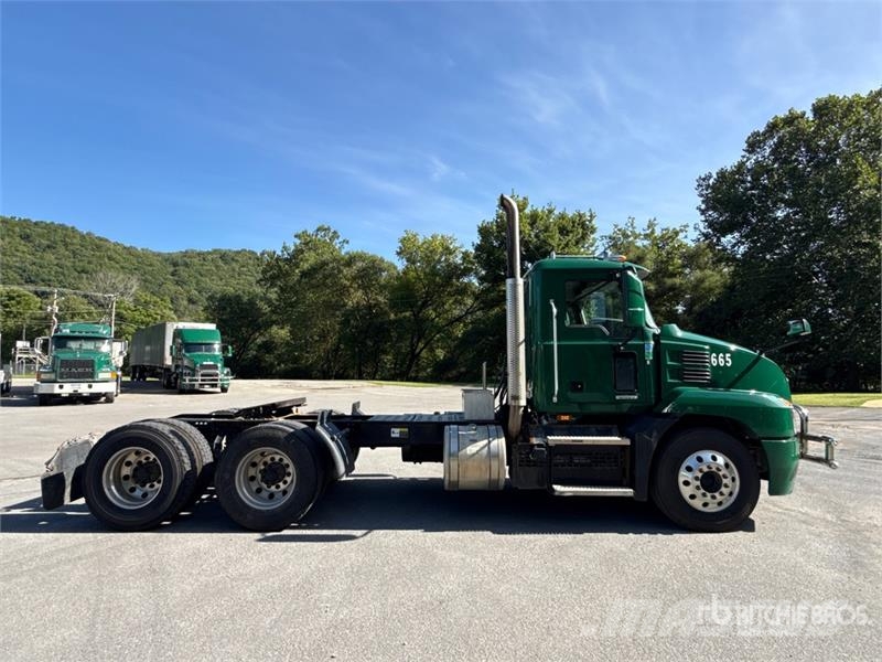 Mack Anthem AN64T 6x4 T/A Day Cab Truck Tractor Tracteur routier