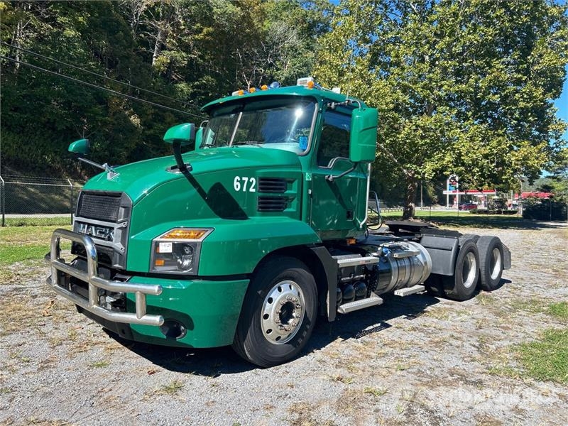 Mack Anthem AN64T 6x4 T/A Day Cab Truck Tractor 中古トラクターヘッド | トレーラーヘッド