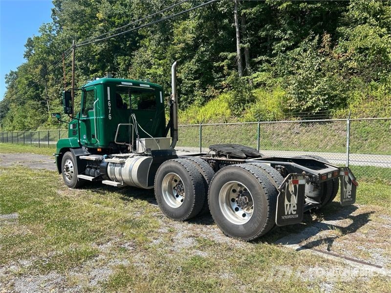 Mack Anthem AN64T 6x4 T/A Day Cab Truck Tractor وحدات الجر