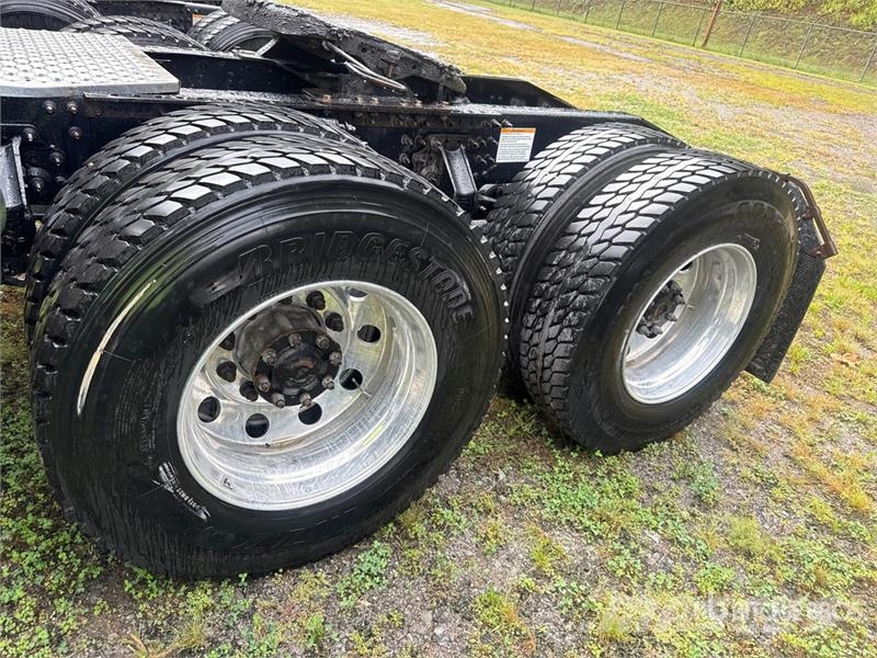Mack Anthem AN64T 6x4 T/A Sleeper Truck Tractor Tracteur routier
