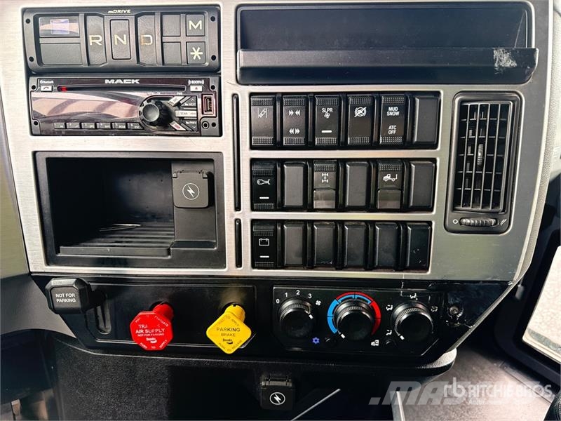 Mack Anthem AN64T 6x4 T/A Sleeper Truck Tractor وحدات الجر