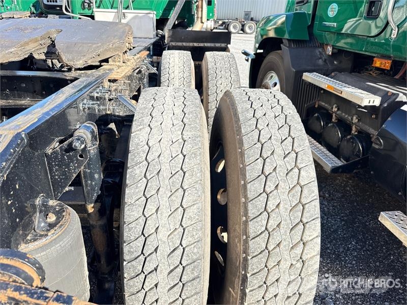 Mack Anthem AN64T 6x4 T/A Day Cab Truck Tractor وحدات الجر