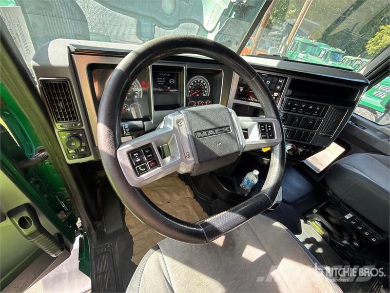 Mack Anthem AN64T 6x4 T/A Sleeper Truck Tractor Седельные тягачи