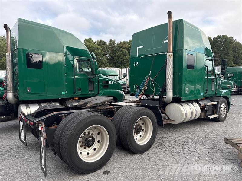 Mack Anthem AN64T 6x4 T/A Sleeper Truck Tractor Ťahače