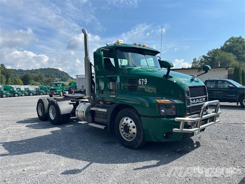 Mack Anthem AN64T 6x4 T/A Day Cab Truck Tractor وحدات الجر