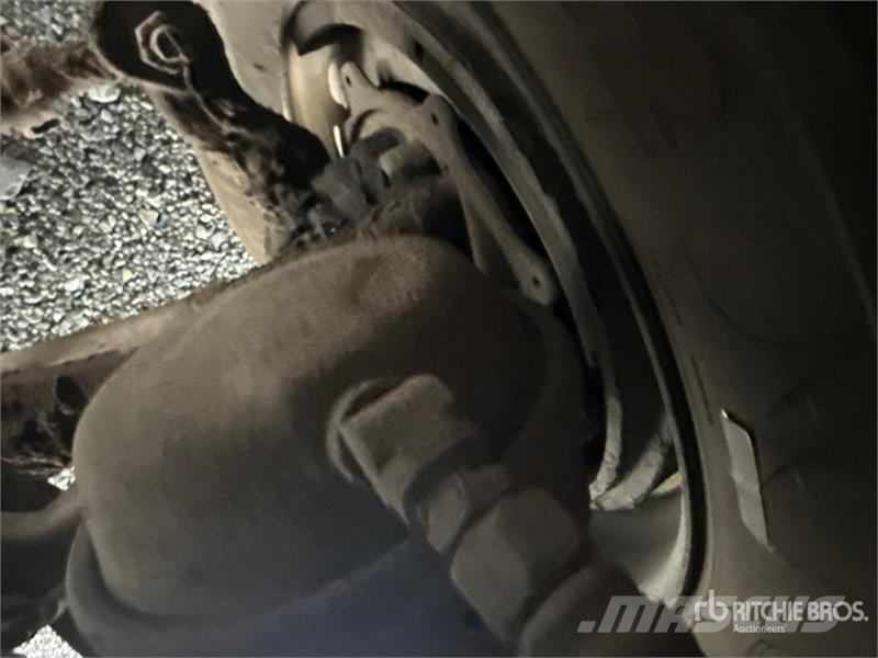 Mack Anthem AN64T 6x4 T/A Sleeper Truck Tractor Ťahače