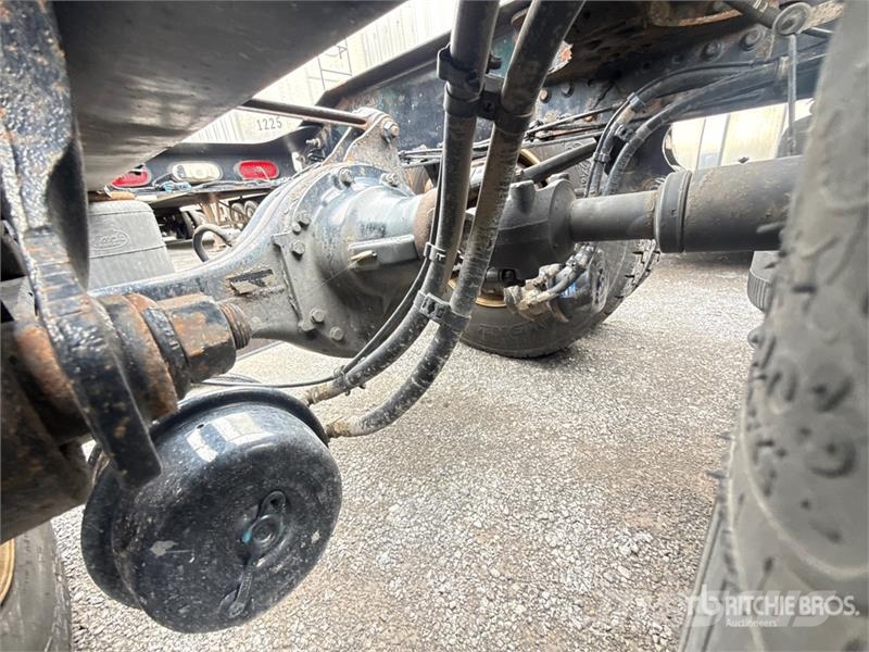 Mack Anthem AN64T 6x4 T/A Sleeper Truck Tractor Ťahače