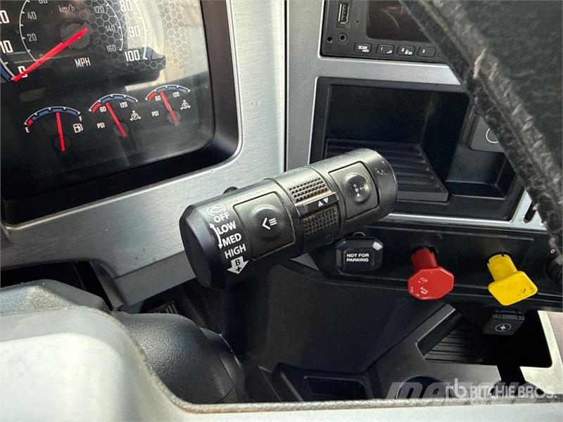 Mack Anthem AN64T 6x4 T/A Day Cab Truck Tractor Tracteur routier