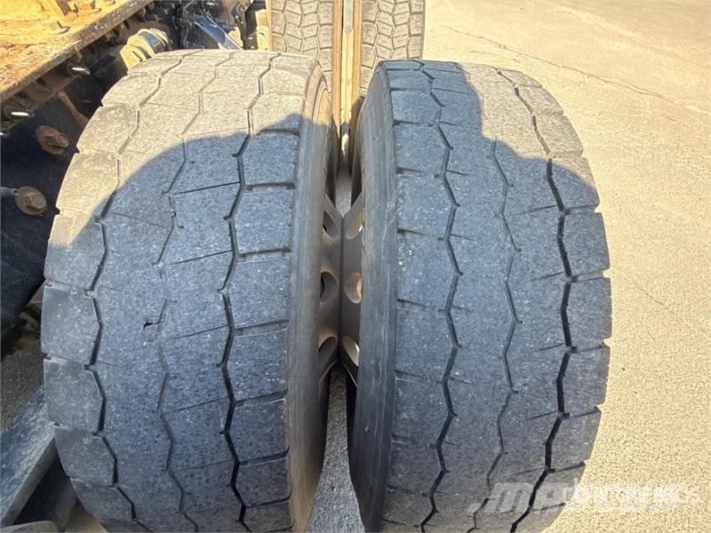 Mack Anthem AN64T 6x4 T/A Day Cab Truck Tractor Tracteur routier