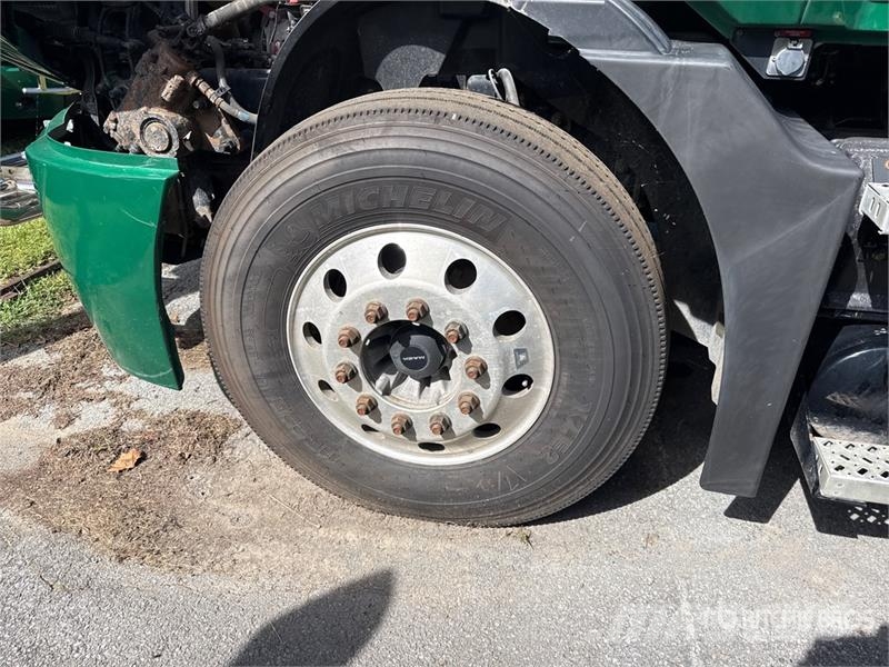 Mack Anthem AN64T 6x4 T/A Sleeper Truck Tractor Седельные тягачи
