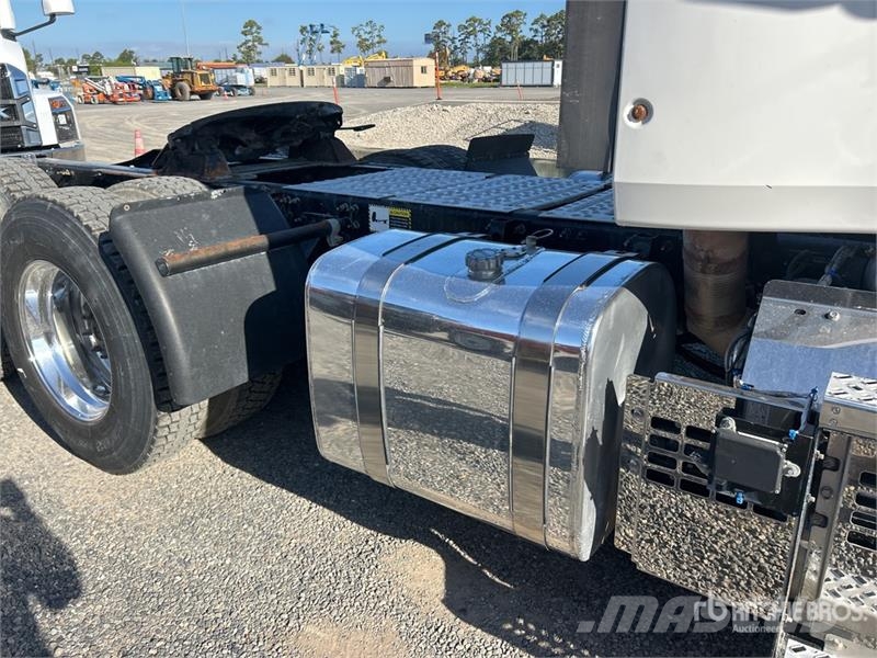 Mack Anthem AN64T 6x4 T/A Day Cab Truck Tractor Motrici e Trattori Stradali