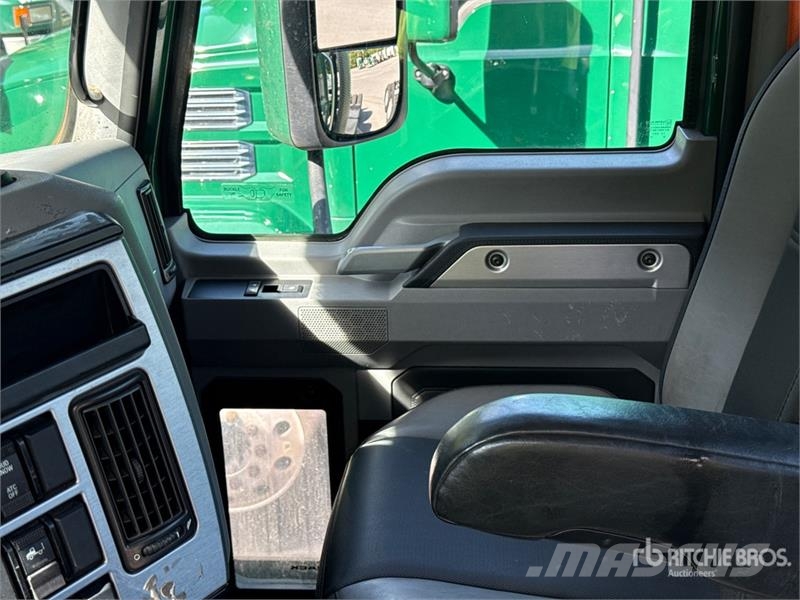 Mack Anthem AN64T 6x4 T/A Day Cab Truck Tractor Tracteur routier