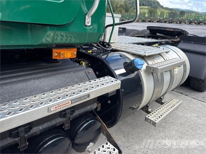 Mack Anthem AN64T 6x4 T/A Day Cab Truck Tractor Vlačilci