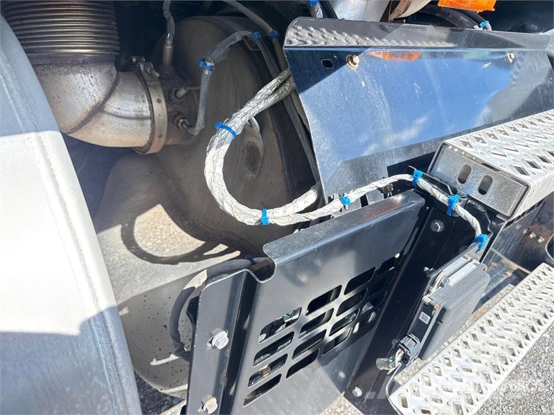 Mack Anthem AN64T 6x4 T/A Sleeper Truck Tractor وحدات الجر