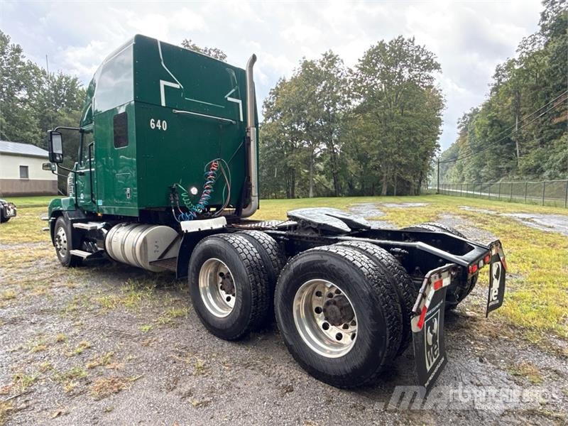 Mack Anthem AN64T 6x4 T/A Sleeper Truck Tractor Trækkere