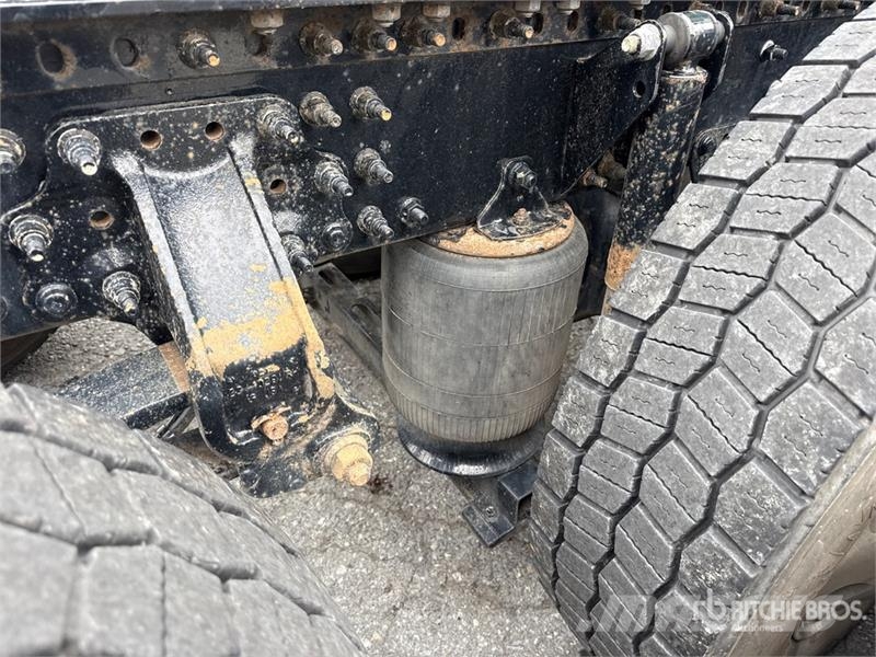 Mack Anthem AN64T 6x4 T/A Sleeper Truck Tractor Ťahače