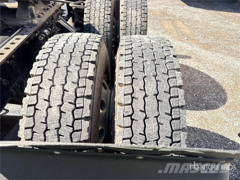 Mack Anthem AN64T 6x4 T/A Sleeper Truck Tractor وحدات الجر