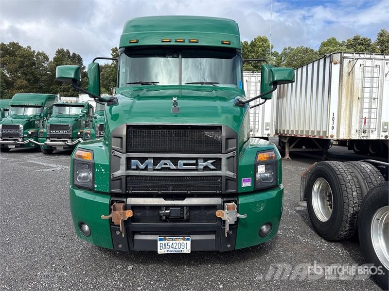 Mack Anthem AN64T 6x4 T/A Sleeper Truck Tractor Sadulveokid