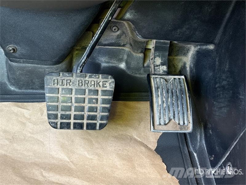 Mack Anthem AN64T 6x4 T/A Sleeper Truck Tractor Седельные тягачи