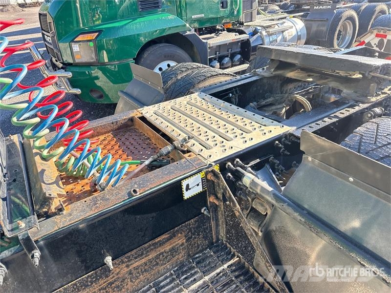 Mack Anthem AN64T 6x4 T/A Sleeper Truck Tractor Влекачи