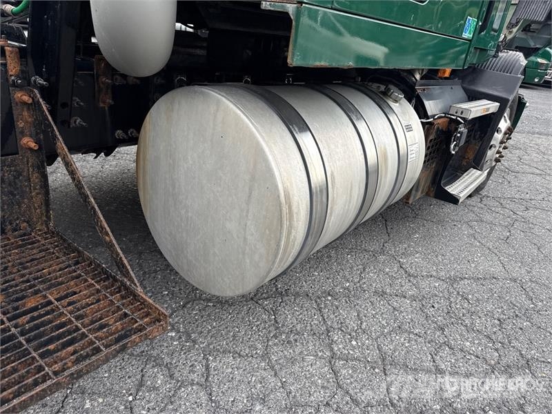 Mack Anthem AN64T 6x4 T/A Sleeper Truck Tractor Ťahače
