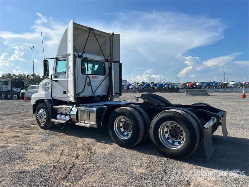 Mack Anthem AN64T 6x4 T/A Day Cab Truck Tractor Motrici e Trattori Stradali