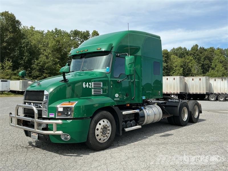 Mack Anthem AN64T 6x4 T/A Sleeper Truck Tractor Ťahače