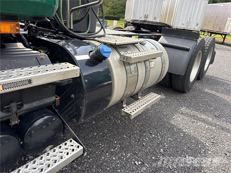 Mack Anthem AN64T 6x4 T/A Day Cab Truck Tractor Sadulveokid