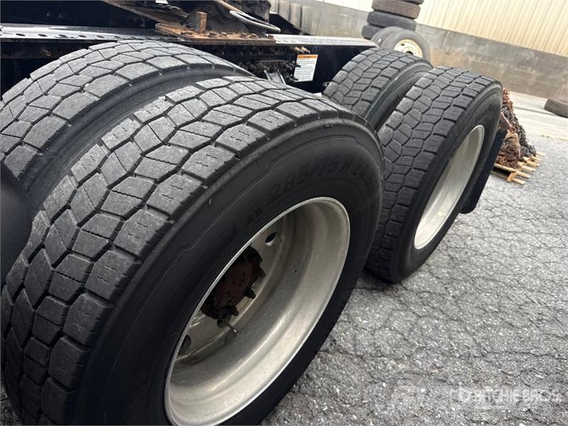 Mack Anthem AN64T 6x4 T/A Sleeper Truck Tractor Ťahače