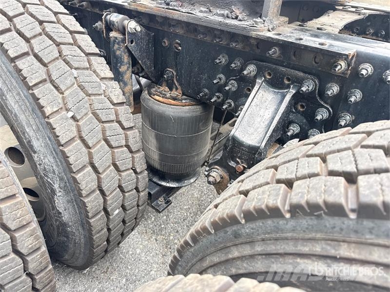 Mack Anthem AN64T 6x4 T/A Sleeper Truck Tractor Ťahače