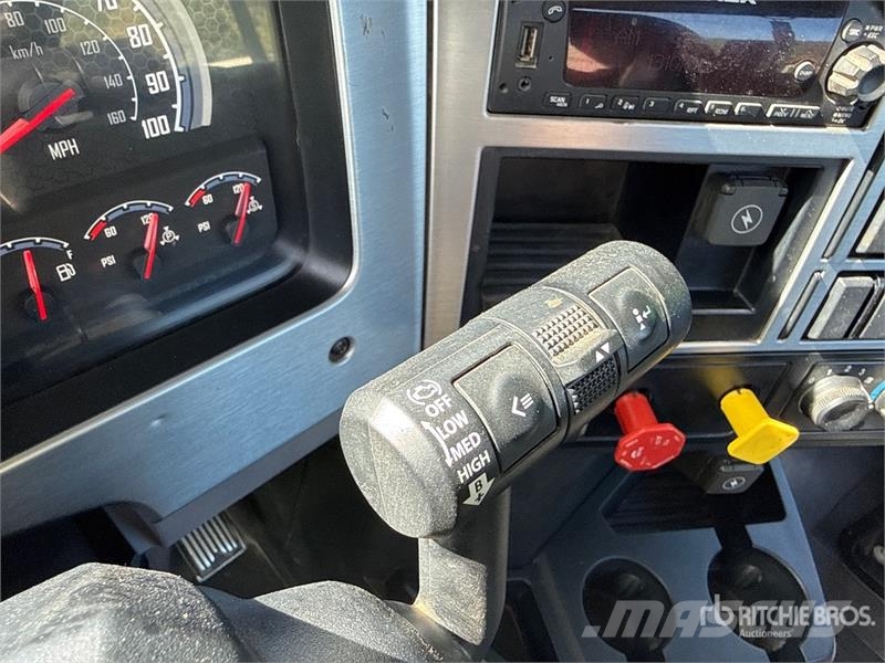 Mack Anthem AN64T 6x4 T/A Day Cab Truck Tractor Tracteur routier