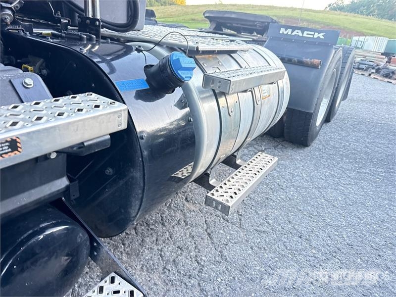 Mack Anthem AN64T 6x4 T/A Day Cab Truck Tractor وحدات الجر