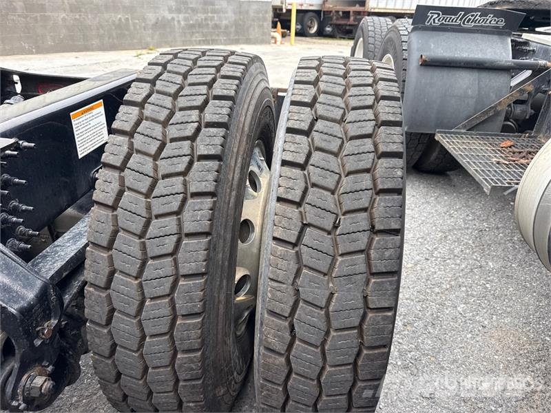 Mack Anthem AN64T 6x4 T/A Sleeper Truck Tractor Ťahače