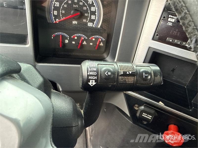 Mack Anthem AN64T 6x4 T/A Sleeper Truck Tractor Ťahače