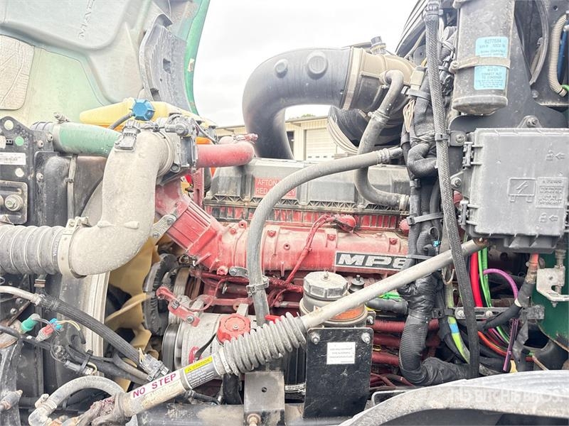 Mack Anthem AN64T 6x4 T/A Sleeper Truck Tractor Ťahače