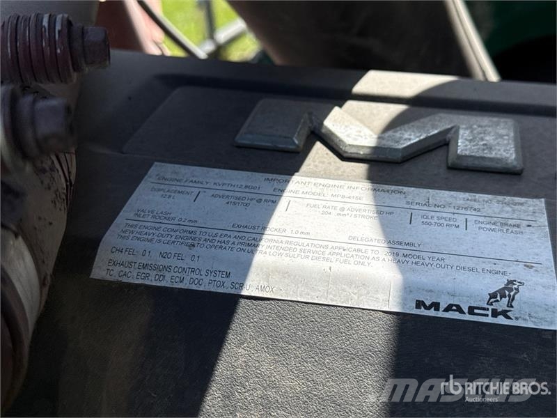 Mack Anthem AN64T 6x4 T/A Sleeper Truck Tractor Седельные тягачи