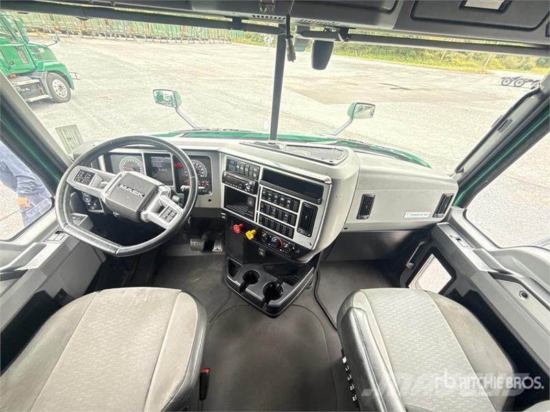 Mack Anthem AN64T 6x4 T/A Sleeper Truck Tractor Ťahače