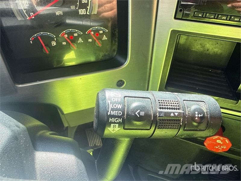 Mack Anthem AN64T 6x4 T/A Sleeper Truck Tractor Tracteur routier