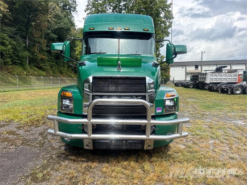 Mack Anthem AN64T 6x4 T/A Sleeper Truck Tractor Tracteur routier
