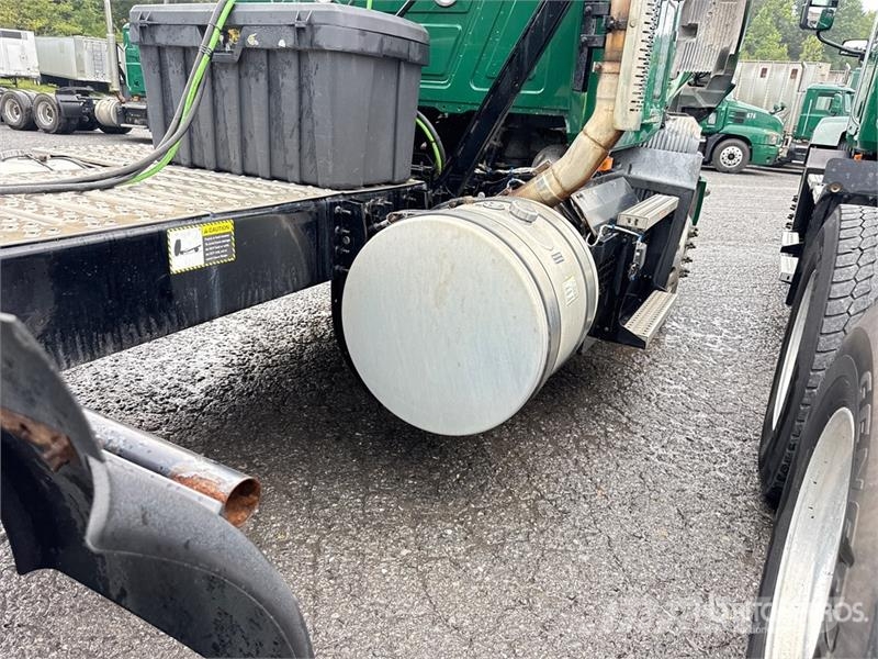 Mack Anthem AN64T 6x4 T/A Day Cab Truck Tractor Vilcēji