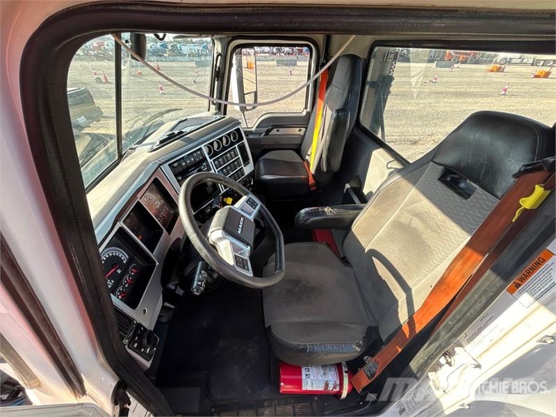 Mack Anthem AN64T 6x4 T/A Day Cab Truck Tractor Motrici e Trattori Stradali