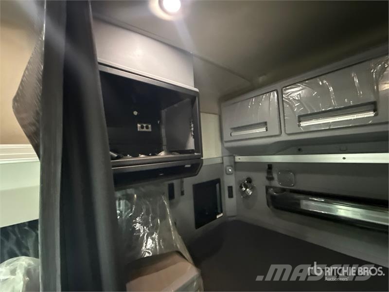 Mack Anthem AN64T 6x4 T/A Sleeper Truck Tractor وحدات الجر