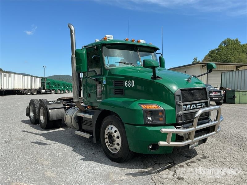 Mack Anthem AN64T S/A Day Cab Truck Tractor Vlačilci