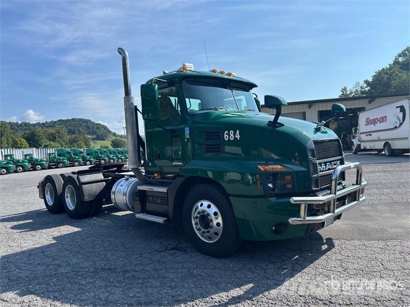 Mack Anthem AN64T T/A Day Cab Truck Tractor 曳引機組件