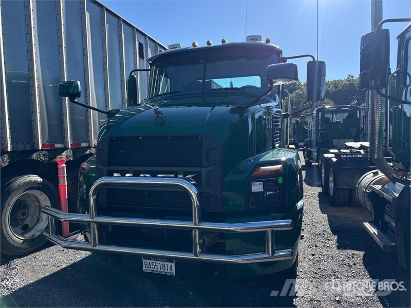 Mack Anthem AN64T T/A Day Cab Truck Tractor Влекачи