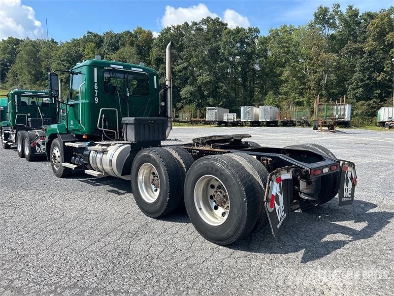 Mack Anthem AN64T T/A Day Cab Truck Tractor Tracteur routier