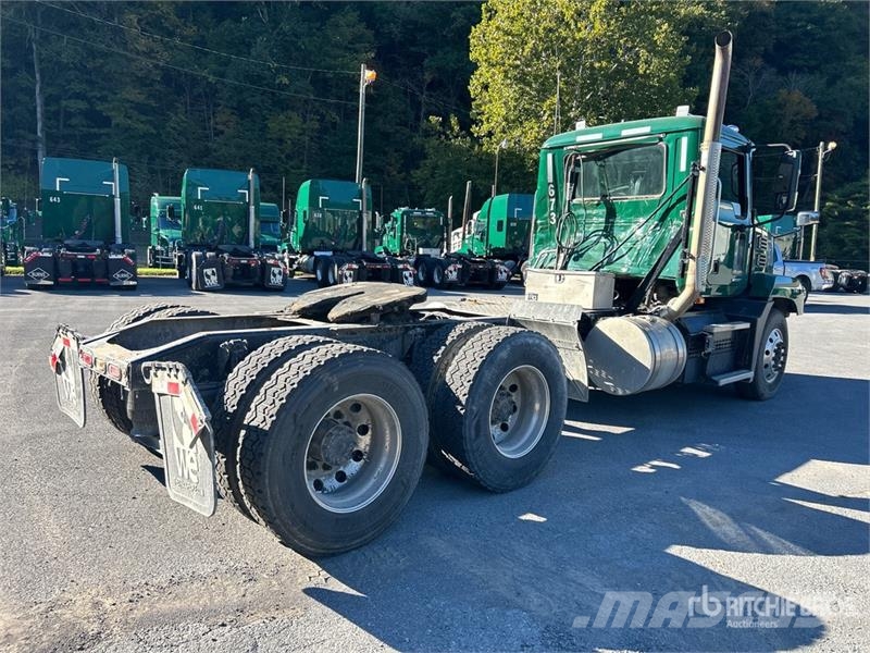 Mack Anthem AN64T T/A Day Cab Truck Tractor (Inoperable 中古トラクターヘッド | トレーラーヘッド