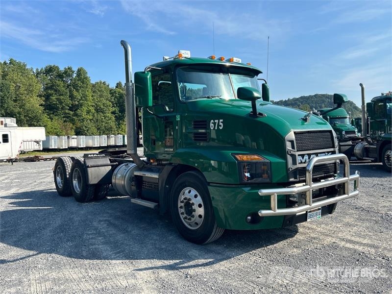Mack Anthem AN64T T/A Day Cab Truck Tractor Tracteur routier